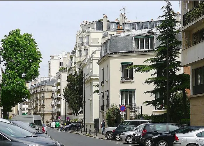 1 Square Du Docteur Blanche - 16