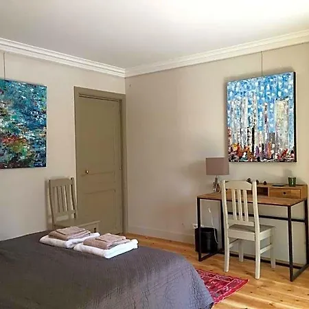 Bed and breakfast 1 Square Du Docteur Blanche - 16 París
