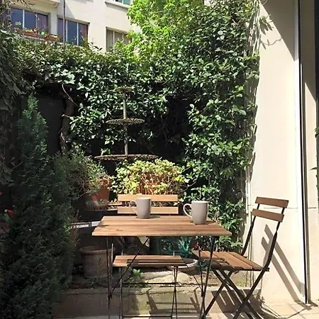 1 Square Du Docteur Blanche - 16 Bed & Breakfast Paris