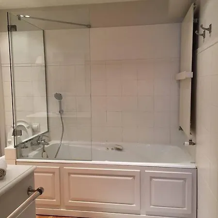 Bed & Breakfast 1 Square Du Docteur Blanche - 16 Paris