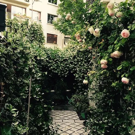 1 Square Du Docteur Blanche - 16 Bed & Breakfast Paris