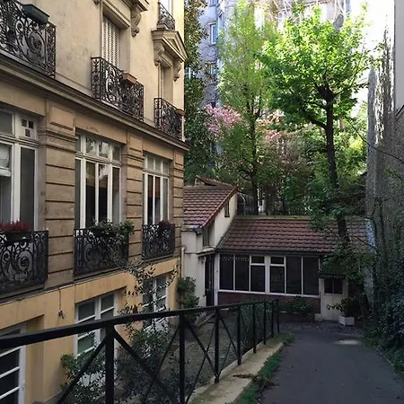 1 Square Du Docteur Blanche - 16 Bed and Breakfast