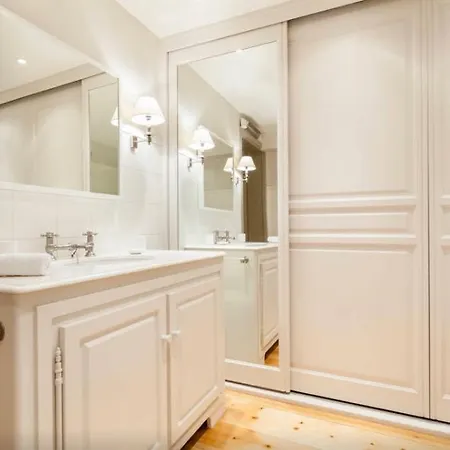 Bed & Breakfast 1 Square Du Docteur Blanche - 16 Paris