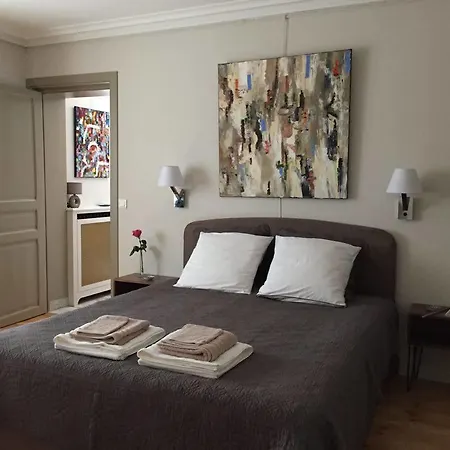 1 Square Du Docteur Blanche - 16 Bed & Breakfast