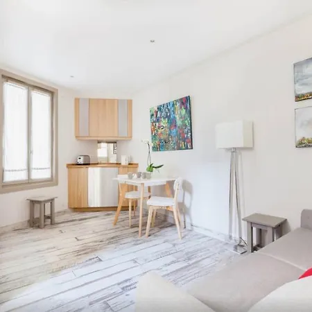 1 Square Du Docteur Blanche - 16 Bed & Breakfast