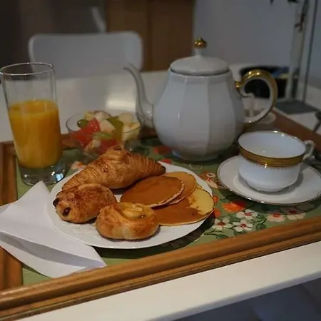 Bed & Breakfast 1 Square Du Docteur Blanche - 16 Paris