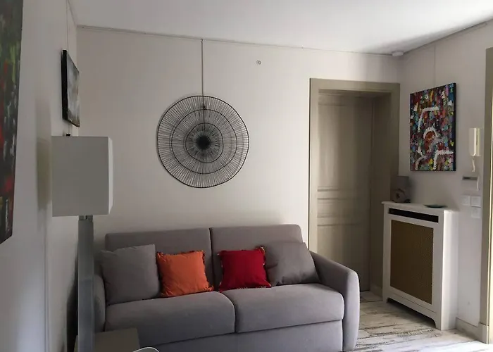 1 Square Du Docteur Blanche - 16