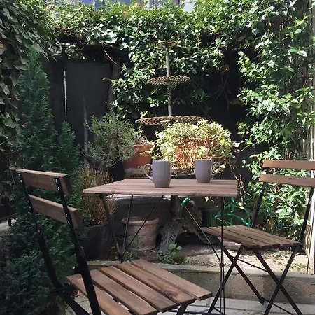 Bed & Breakfast 1 Square Du Docteur Blanche - 16 4*