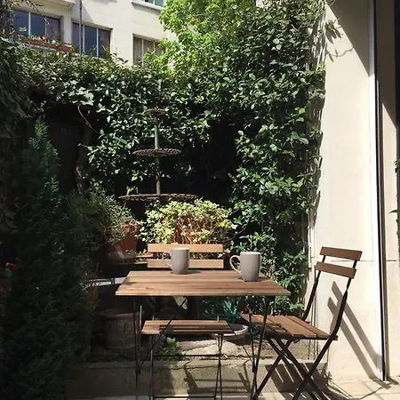 Bed & Breakfast 1 Square Du Docteur Blanche - 16 4*